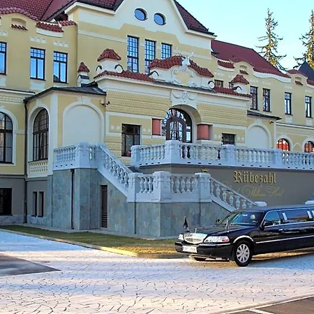 Отель Ruebezahl Luxury Castle Golf Марианске-Лазне